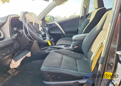 2017 Toyota Rav4 Le z USA, uszkodzony, nr VIN JTMBFREV9HJ147360